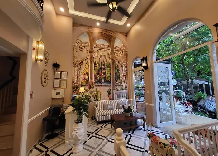 Saigon By Night Luxury